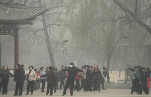 Smog continues in North China