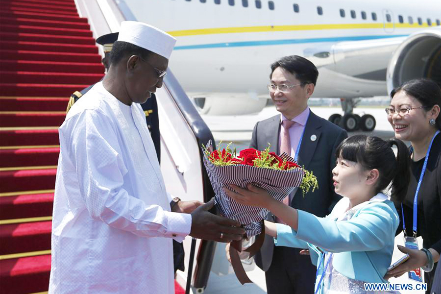 Flower children greet world leaders in Hangzhou