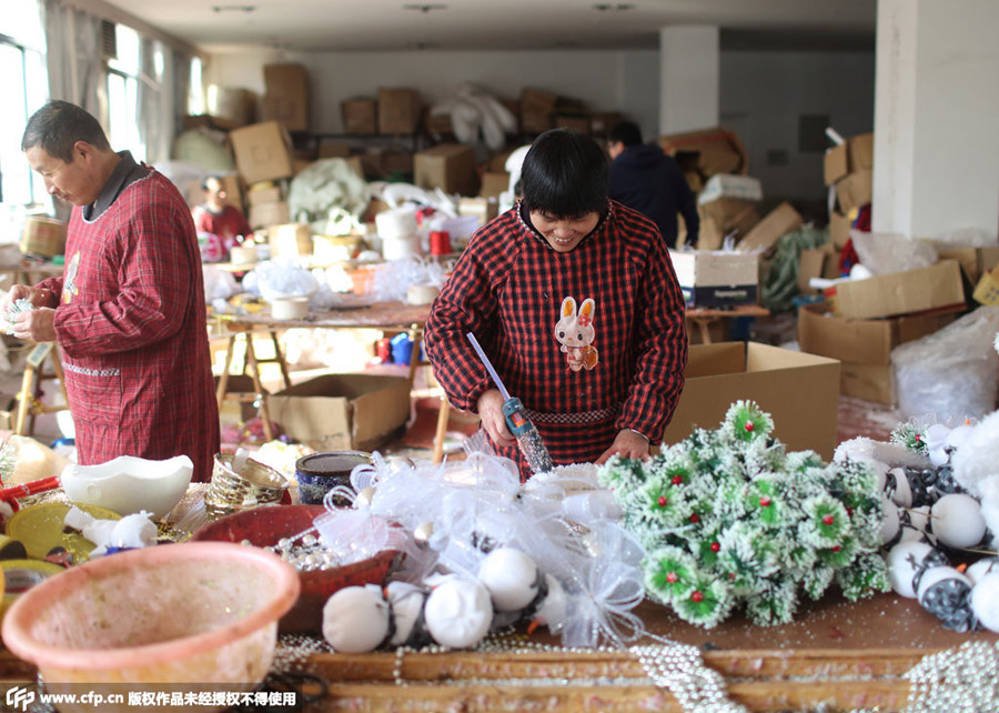 Peek inside China's 'X'mas village' in Yiwu