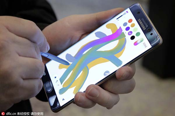 Samsung Electronics unveils new curved-screen Galaxy Note phone in H2 sales push