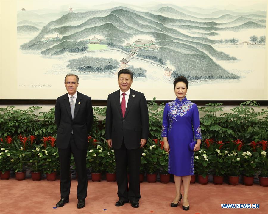 Xi Jinping, Peng Liyuan greet honored guests for G20 Summit before banquet