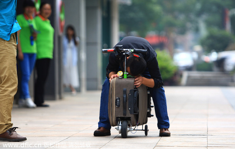 Pack like a luggage bag, but drive like a motorcycle