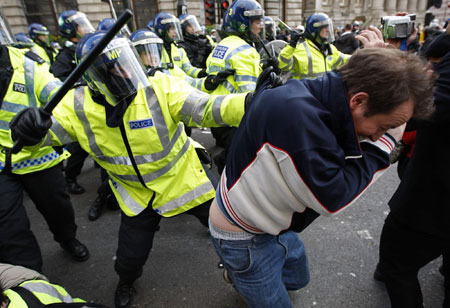 London police charge to disperse G20 protesters