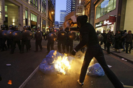 London police charge to disperse G20 protesters