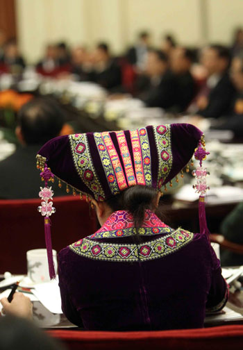 Diversified ethnic costumes of NPC deputies