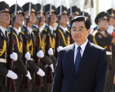 Chinese President Hu Jintao inspects the honour guard during an official welcoming ceremony in Bishkek August 14, 2007. Chinese President Hu Jintao arrived in Bishkek Tuesday for a state visit and a Shanghai Cooperation Organization (SCO) summit, Xinhua News Agency reported.[Reuters]