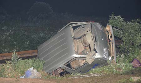 Bus-train collision kills 9 in C China