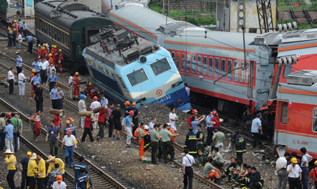 3 dead, 60 injured in central China train collision