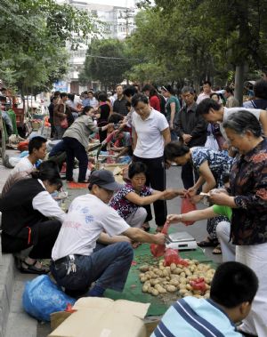 Riot-torn Urumqi lifts curfew as tension remains