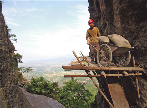 'Spidermen' of the cliffs