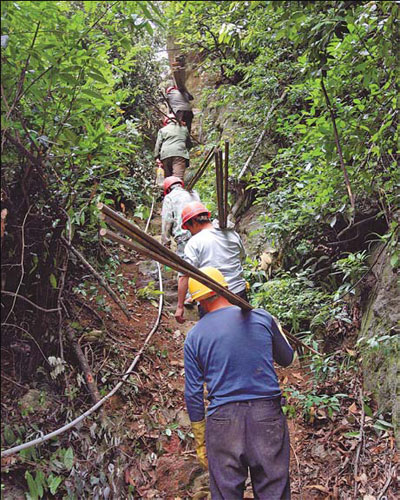 'Spidermen' of the cliffs