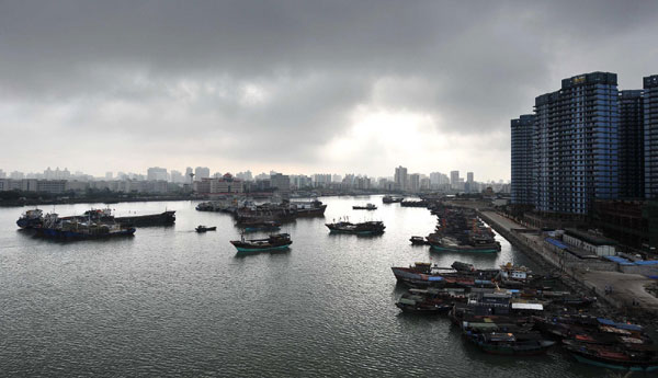 China starts fishing ban in South Sea