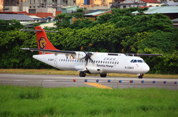 36 bodies found from Taiwan plane crash