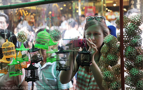 Lane-style night market brings out Shanghai's old flavor