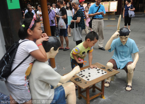 Lane-style night market brings out Shanghai's old flavor