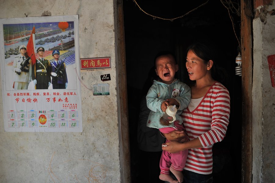 Left-behind wives expectantly await Spring Festival