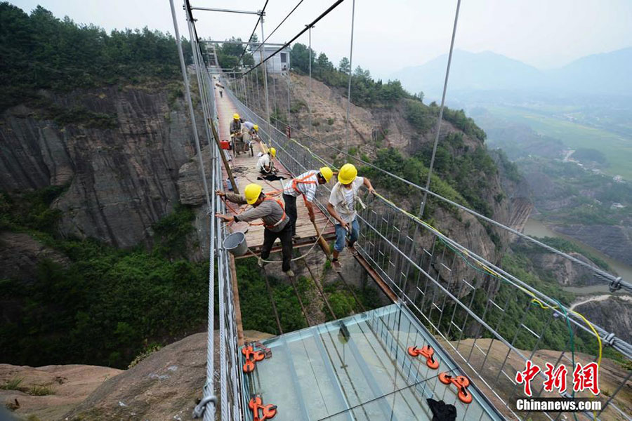 Hanging in the air: Workers risk life on a suspension bridge