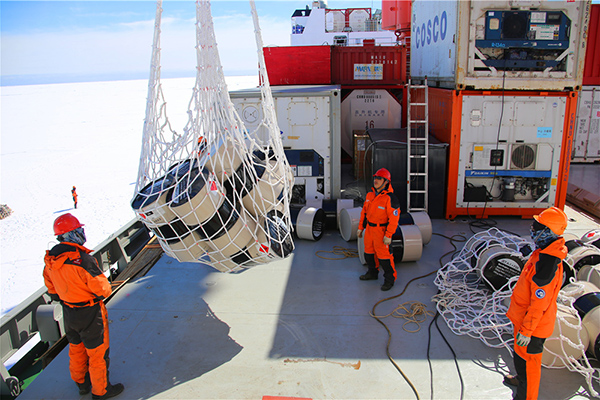 Chinese find world's largest canyon below Antarctic