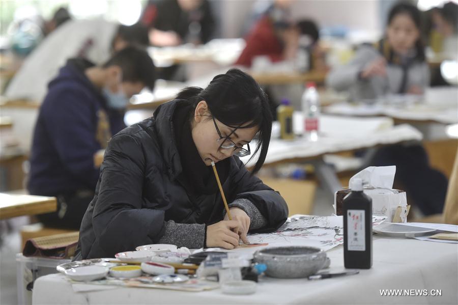 65,000 applicants attend four-day painting exam