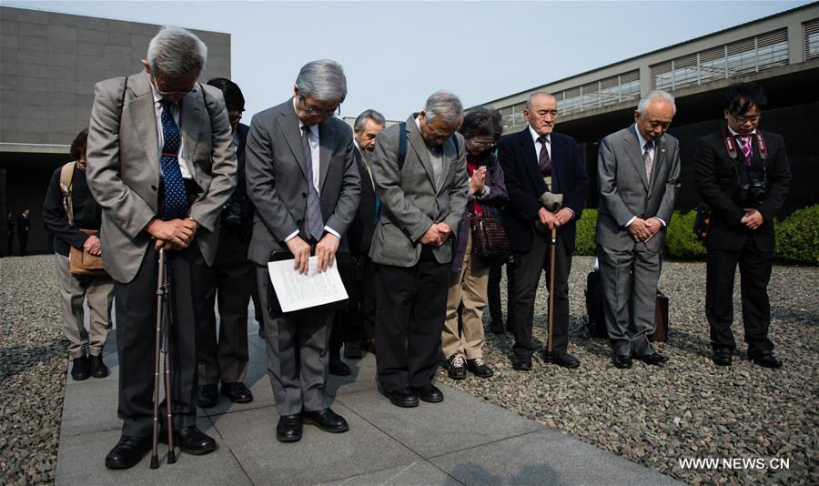 Members of Japanese delegation mourn for victims in Nanjing Massacre