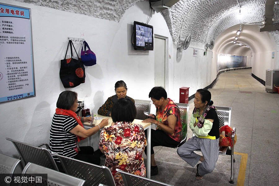 People escape to air-raid shelters, boxcars as Hangzhou sizzles under scorching sun