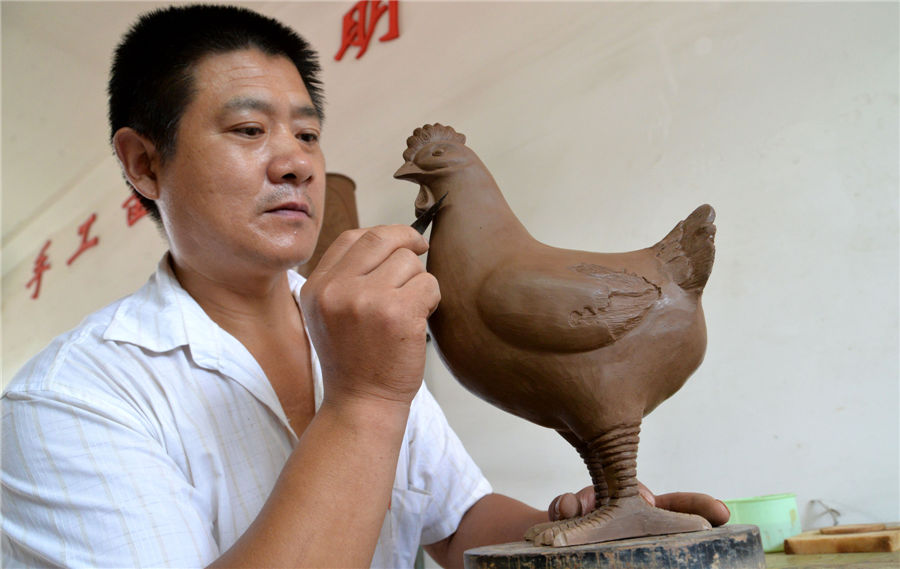 Black pottery art shines in Guantao