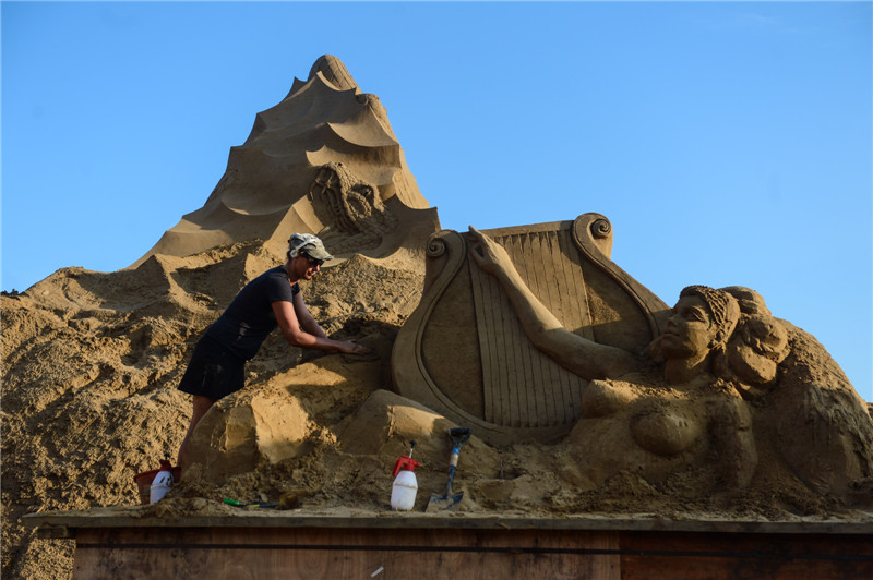 Sand sculptures take shape in East China