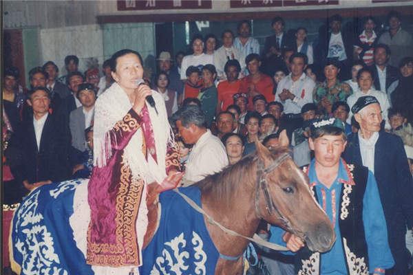 Kazak folk music inherited in Xinjiang