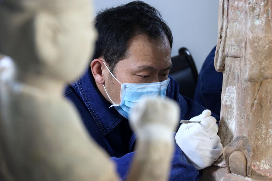 Restoration of painted ceramic historical objects starts in Dunhuang