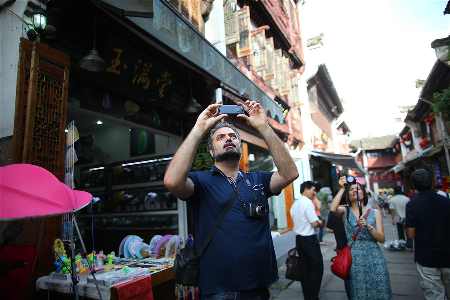 Sinologists visit historical sites in Anhui