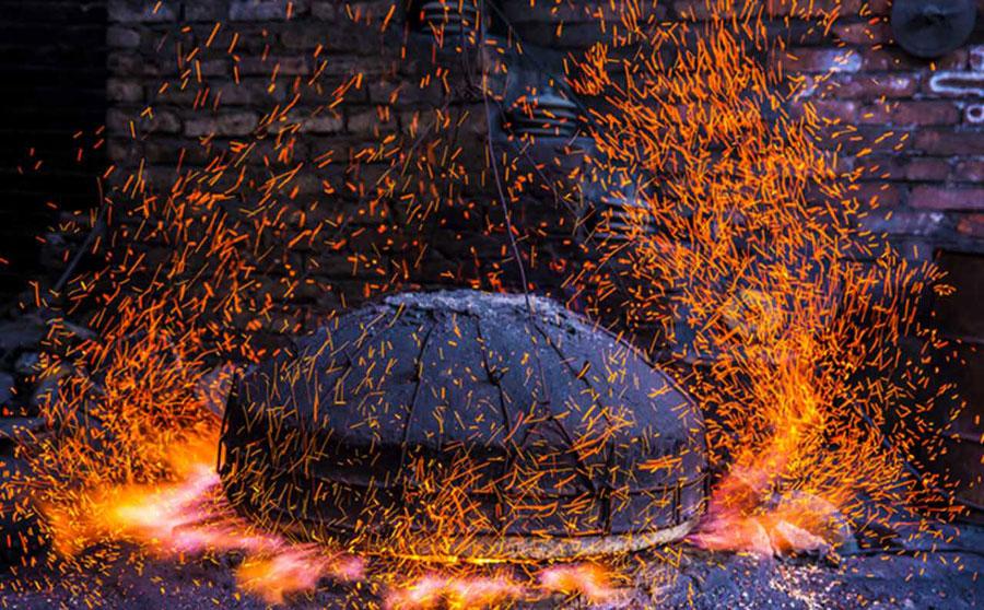 Yingjing County's hand-crafted 'black pottery'