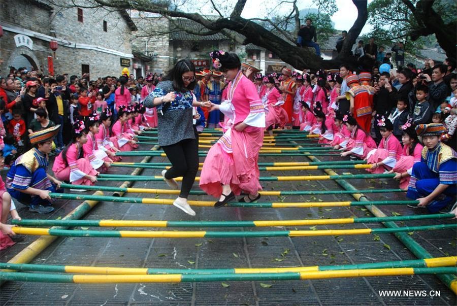 People around China celebrate Sanyuesan Festival