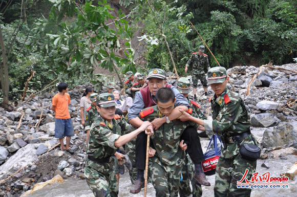 武警數萬官兵三年援建汶川血脈相連樹豐碑