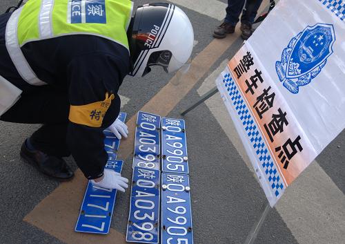 西安嚴查警車違規[組圖]