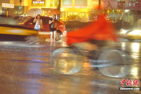 北京再迎暴雨 一橋一策解決立交橋積水