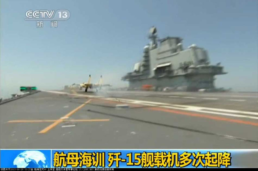 我航母出海試驗訓練25天后返港 殲—15完成首次駐艦飛行