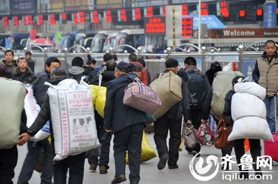 濟南火車站迎返程客流小高峰 加開至北京等20趟臨客