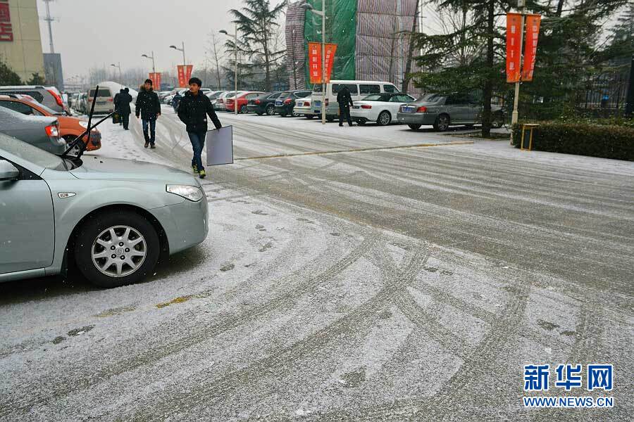 “雪花紛飛看京城”：北京大部地區迎來降雪