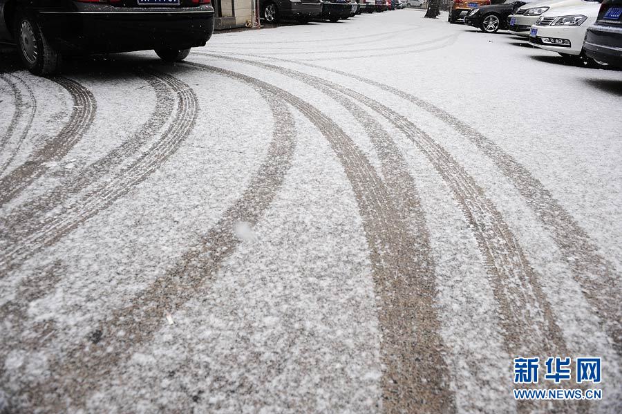 “雪花紛飛看京城”：北京大部地區迎來降雪