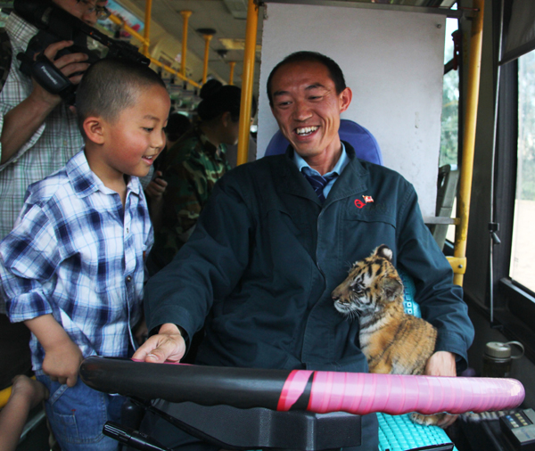 迎接南博會(huì) 旅游專線首發(fā)云南野生動(dòng)物園