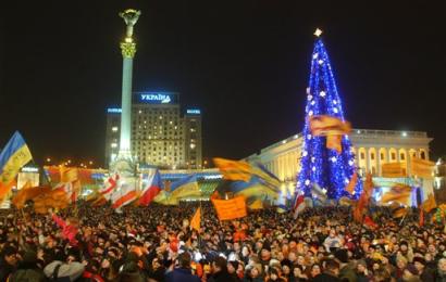 Supporters of opposition presidential candidate Viktor Yushchenko during a rally in Kiev's Independence square, Sunday, Dec. 26, 2004. Three exit polls projected Yushchenko winning a commanding victory Sunday over Prime Minister Viktor Yanukovych in the country's fiercely fought presidential election. [AP]