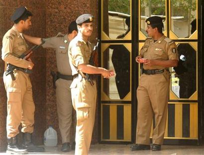 Saudi police stand guard outside the apartment building that Saudi security forces raided in the Red Sea city of Jiddah, Sunday, March, 13, 2005. Saudi police killed a suspect Islamic militant and arrested three others in a shootout Sunday on a suspected terror cell hideout in the city. (AP Photo) 