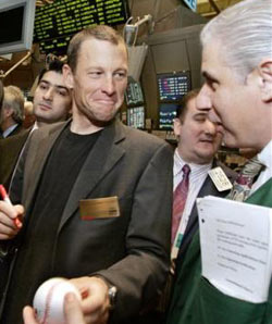 Lance Armstrong, second left, six-time winner of the Tour de France, autographs a baseball for George Louis Diaz, right, New York Stock Exchange supervisor of floor operations, after Armstrong rang the NYSE opening bell, Thursday April 7, 2005, in conjuction with the Bristol-Myers Squibb Tour of Hope cycling tour. (AP 