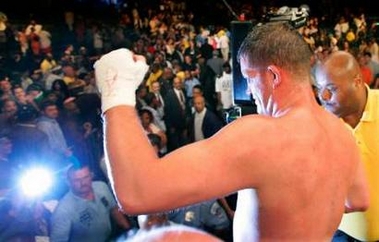 Irish heavyweight boxer Kevin McBride gestures to fans as he leaves the ring following his fight with Mike Tyson in Washington June 11, 2005. Tyson's corner asked the referee to stop the fight at the end of the sixth round giving McBride the victory. REUTERS