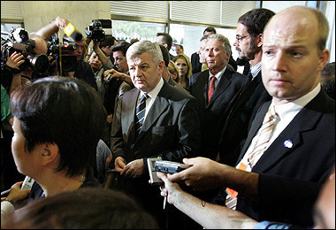 German Foreign Minister Joschka Fischer speaks to the press after his meeting with his British, German and Iranian counterparts in a bid to difuse tensions over Tehran's suspected nuclear weapons program at the United Nations in New York on the sidelines of the 60th session of the United Nations General Assembly.(AFP