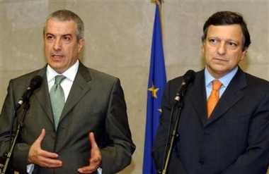 Romania's Prime Minister Calin Popescu Tariceanu, left, gestures while talking to the media during a joint press conference with European Union Commission President Jose Manuel Barroso, right, at the end of their meeting at the EU Commission headquarters in Brussels, Monday Dec. 5, 2005. (AP