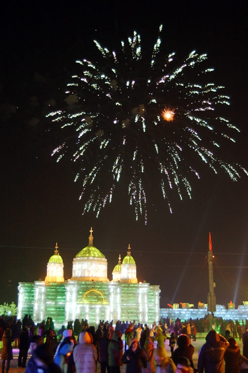 Fireworks light up the sky as the 22nd Harbin International Ice and Snow Festival opens in Harbin, Northeast China's Heilongjiang Province Thursday January 5, 2006. A host of miniatures of Russian landmarks will be on display during the annual event themed "China-Russia Friendship." [newsphoto]