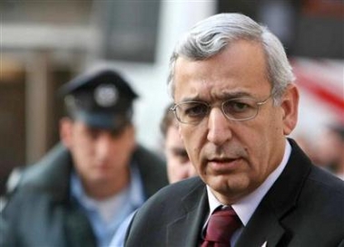 Shlomo Mor-Yosef, Hadassah Hospital director, updates the media on Israeli Prime Minister Ariel Sharon's medical condition outside the hospital in Jerusalem January 5, 2006.