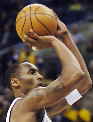 Los Angeles Lakers' Kobe Bryant lines up the free throw that would give him 63 points, breaking his single-game career scoring high of 62 points, during the second half of their NBA game against the Toronto Raptors in Los Angeles January 22, 2006. Bryant scored 81 points to set a personal career high, and the performance is the second-highest single-game scoring total in NBA history. 