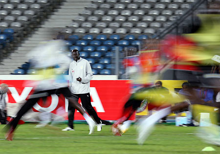 Senegal's coach Abdoulaye Saar watches his players during a training session in Cairo, Egypt February 6, 2006 a day before their African Nations Cup semi-final soccer match against Egypt. [Reuters]